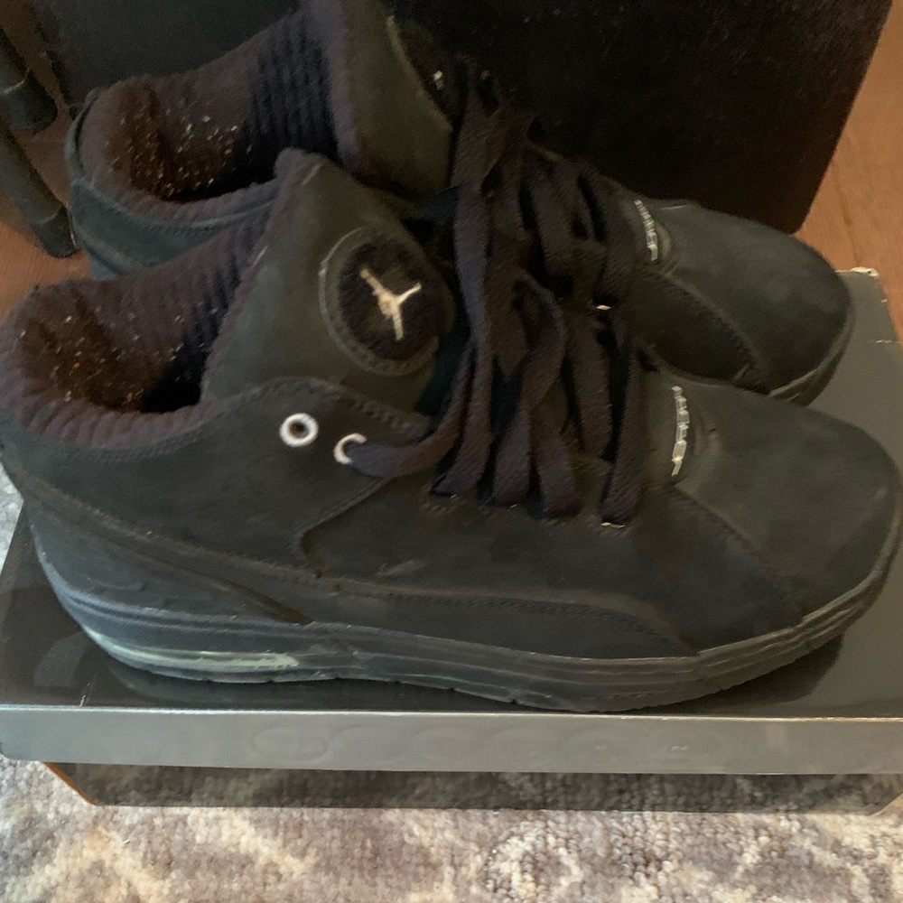 Jordan Sneakers - Picture 2 of 5